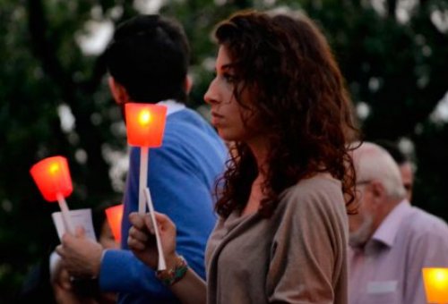 JovenRezando_DanielIbanez_ACIPrensa