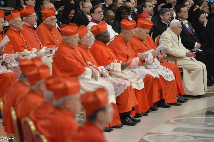 Bento XVI participou do Consistório 